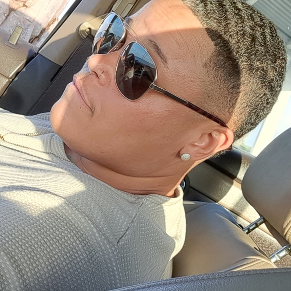 Meet your Posher, Dani🌻 - Picture 9 of 10